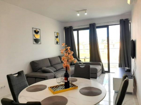 H&O New 4 Seasons Apartment Universal